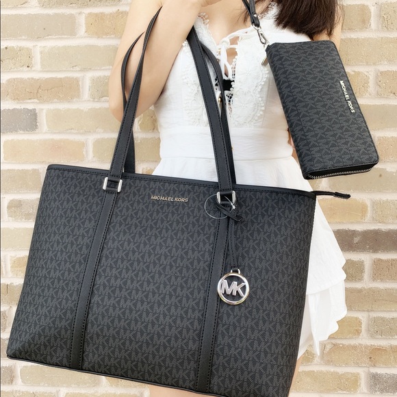 Michael Kors Handbags - ‼️SALE‼️NWT Michael kors large tote Wallet Bundle